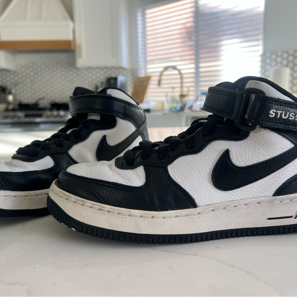 Nike Air Force 1 Mid x Stussy "Black and White"
